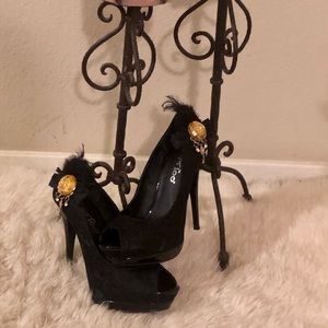 Gorgeous lace high heel!